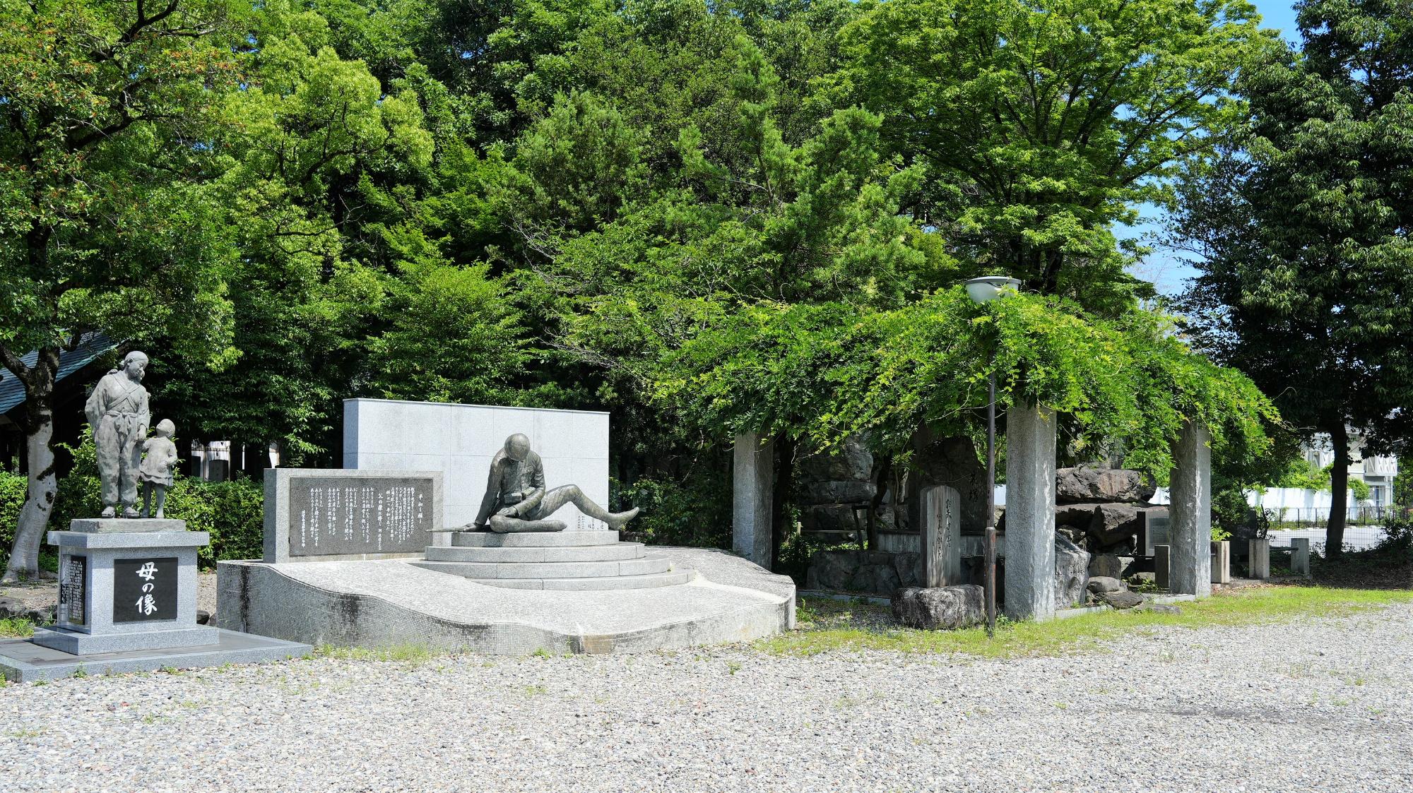 護国神社境内