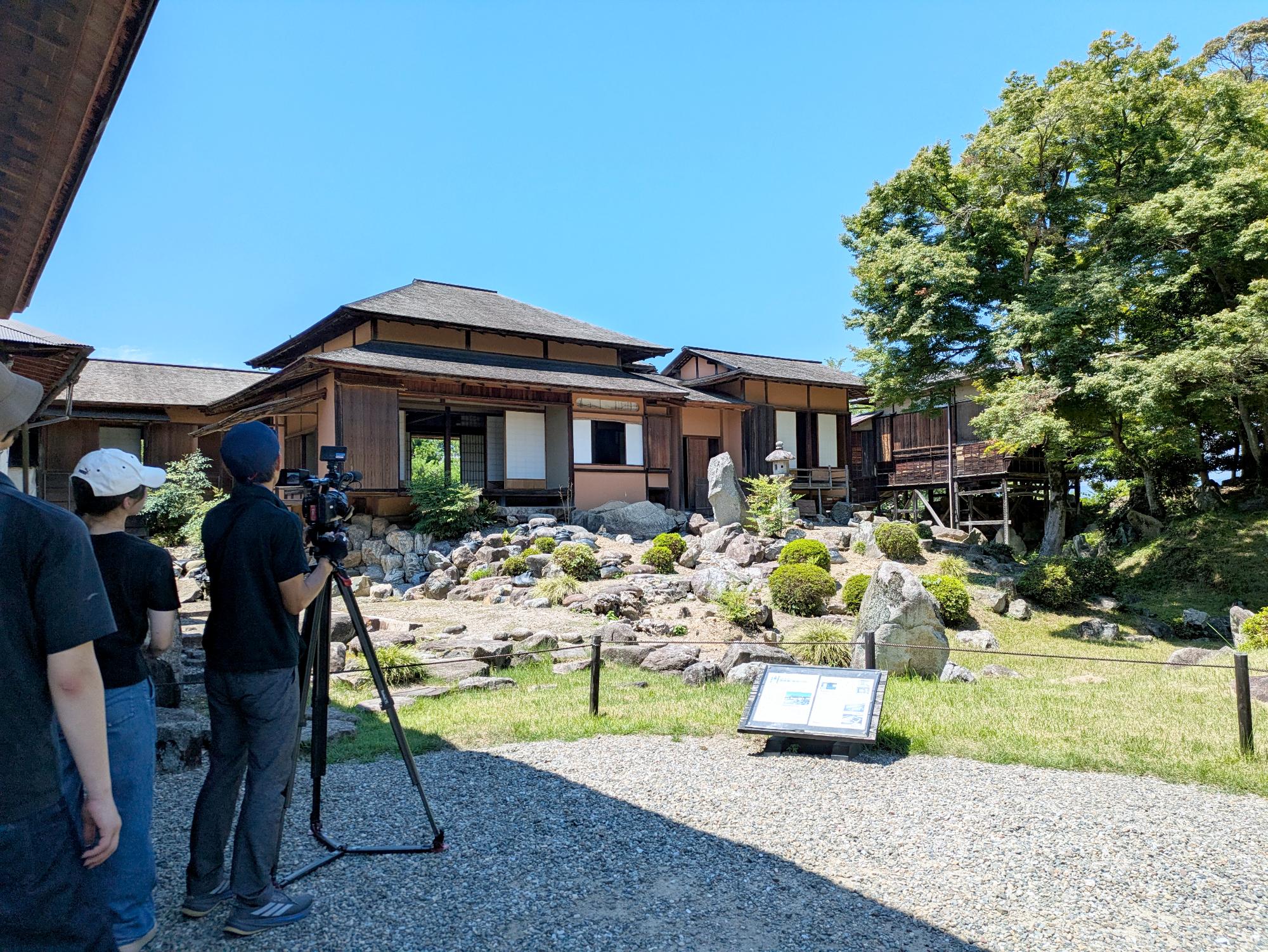 楽々園地震の間でのロケの様子