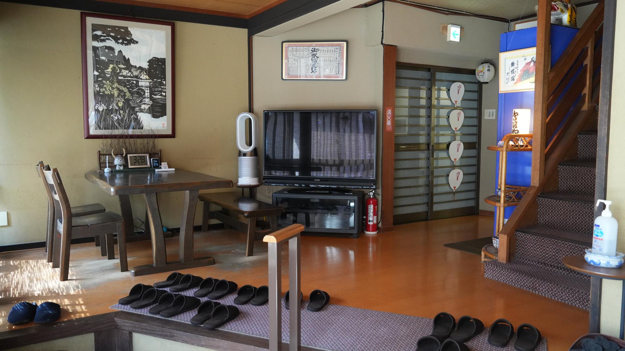鳥羽や旅館玄関と受付