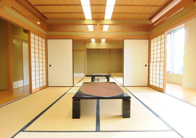 和室（座卓が置かれた二間続きの和室の写真）