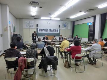 東地区公民館で開催された議会報告会の写真