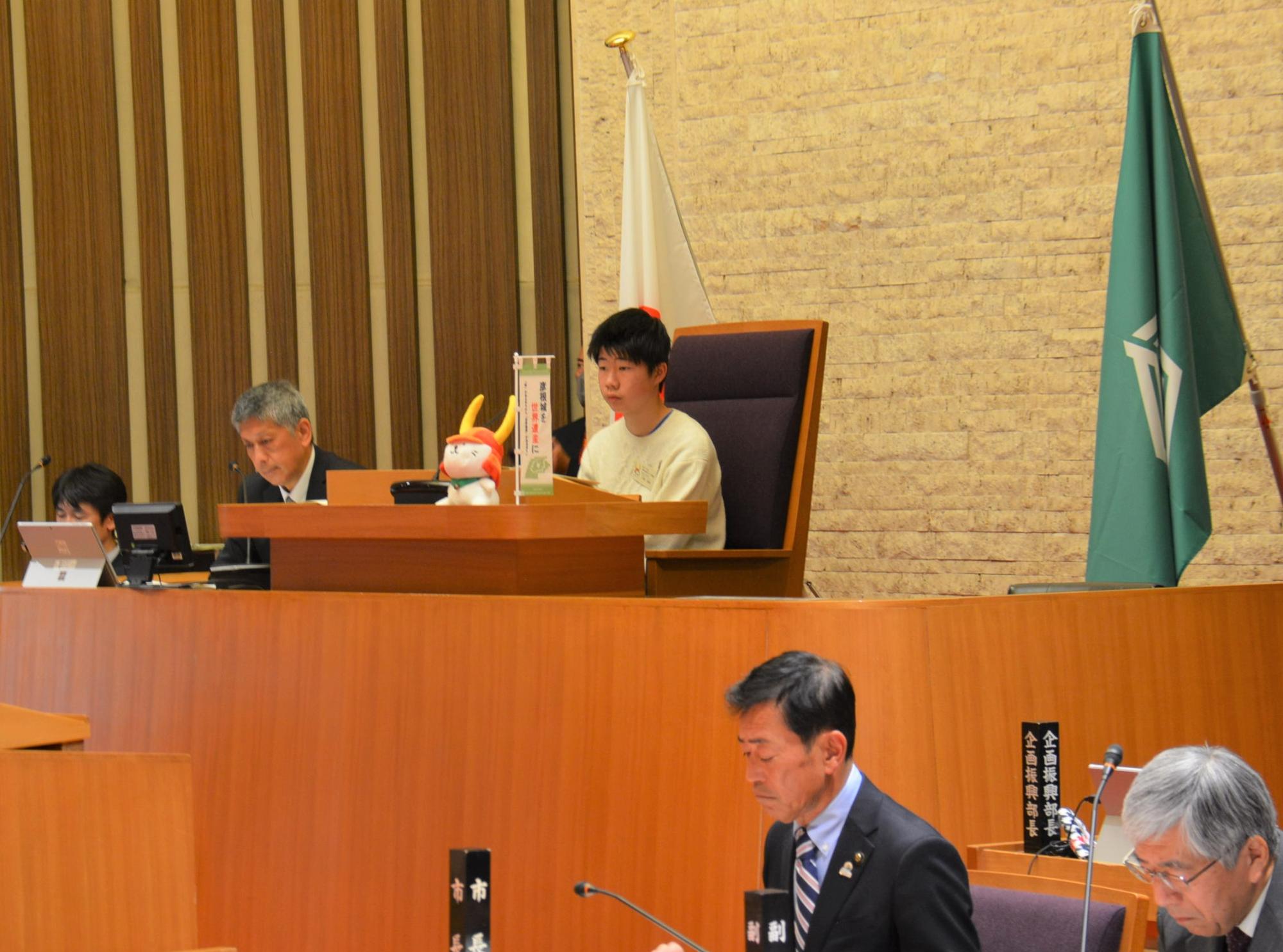 議事進行を行う子ども議長(2)