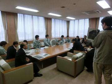 報告会、激励式の様子の写真