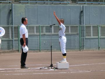 選手宣誓をする選手の写真