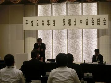 彦根土木協会で閉会のあいさつをする市長の写真