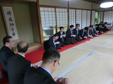 玄宮園内鳳翔台お茶席の様子の写真