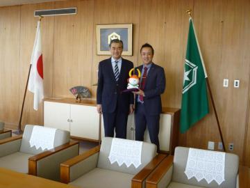 鈴木社長と市長の写真