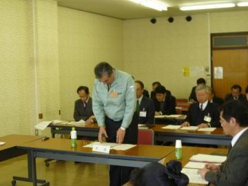 開会のあいさつをする市長の写真