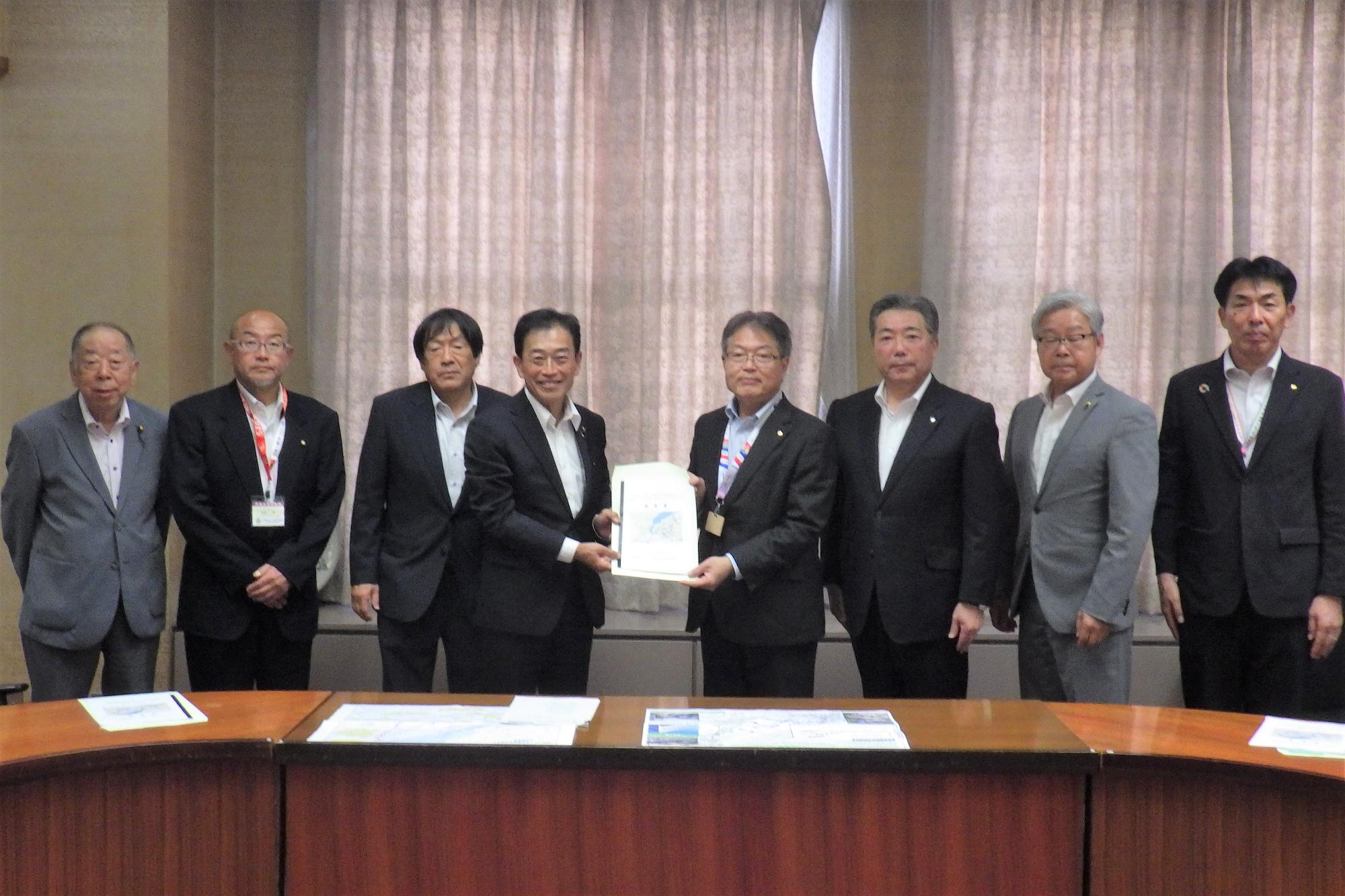 滋賀県庁での要望活動の様子