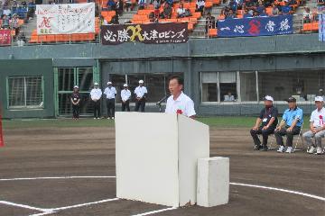 挨拶している様子