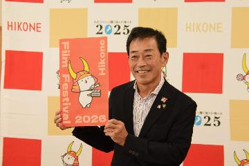 定例記者会見の様子