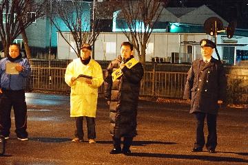 挨拶している様子