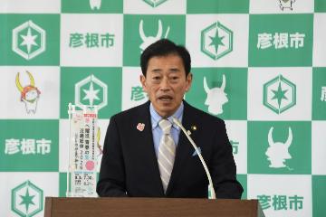臨時記者会見の様子