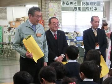 お礼のことばを述べる市長の写真