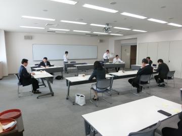 臨時議会開会前の様子の写真