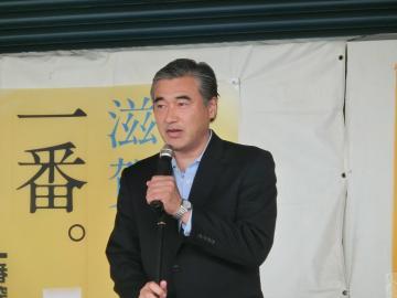 「キリン滋賀フェスティバル」会場であいさつをする市長の写真