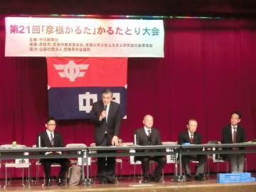 開会式であいさつをする市長の写真