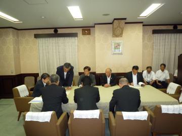 国道307号改良促進協議会にて要望の説明の様子の写真