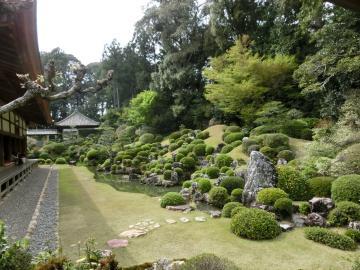 龍潭寺の庭園の写真