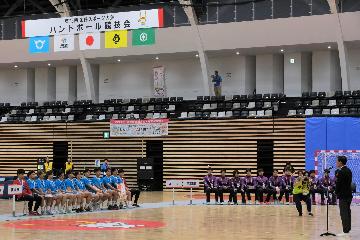 挨拶している様子