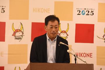 定例記者会見の様子