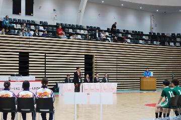 挨拶している様子