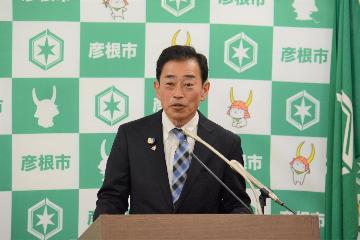 就任記者会見の様子