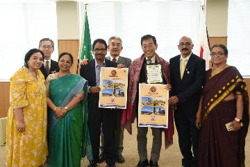 インド・ハイデラバード訪問団の皆様との写真