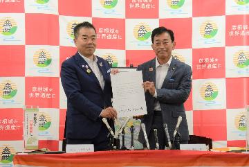 記者会見の様子