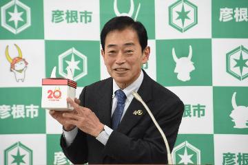 定例記者会見の様子