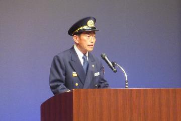 挨拶している様子