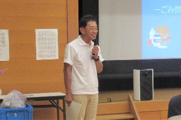 挨拶している様子