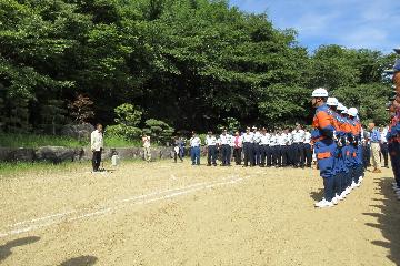 挨拶している様子