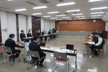 挨拶している様子