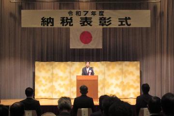 挨拶している様子