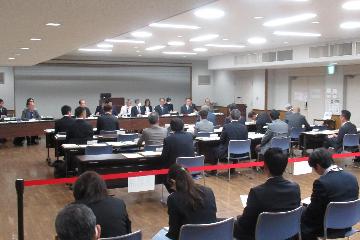 定例会の様子