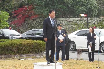 挨拶している様子