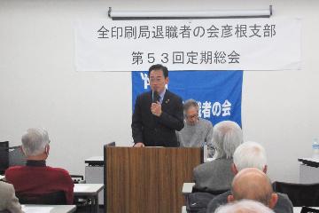 挨拶している様子