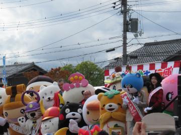 各地のご当地キャラクターの集合写真