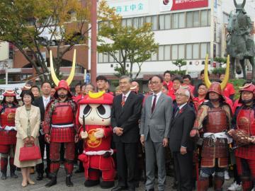 「井伊直政公顕彰式」参加者達との集合写真