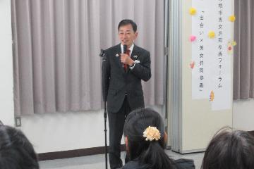挨拶している様子