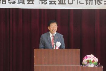 挨拶している様子