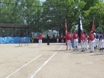 滋賀県OB軟式野球春季大会開会式で挨拶をしている市長の写真