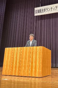 挨拶している様子
