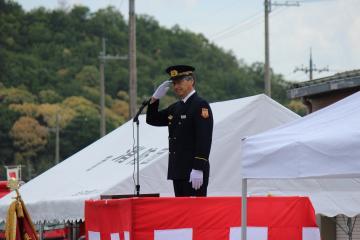 彦根市消防団入団式で挨拶をしている市長の写真