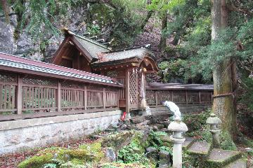 比婆神社を視察している様子