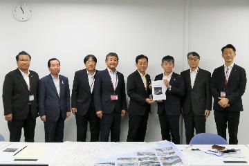 近畿地方整備局での要望活動の様子