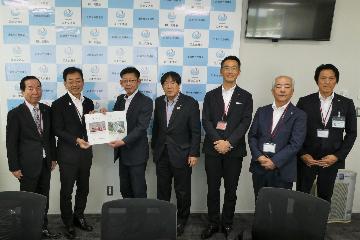 近畿地方整備局で要望活動している様子