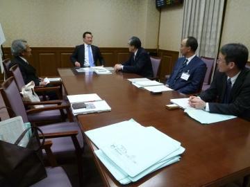 財務省政務官との面談の様子の写真