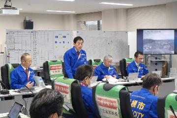 挨拶している様子